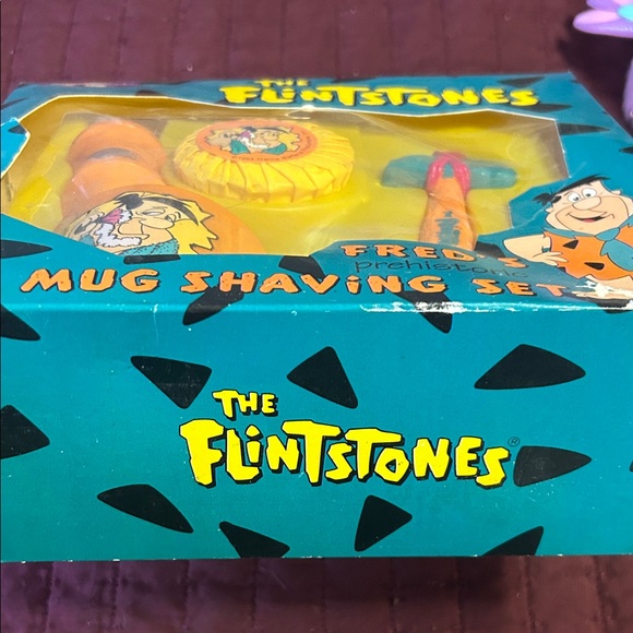The Flintstones Fred's Prehistoric Mug Shaving Set - Picture 4 of 5